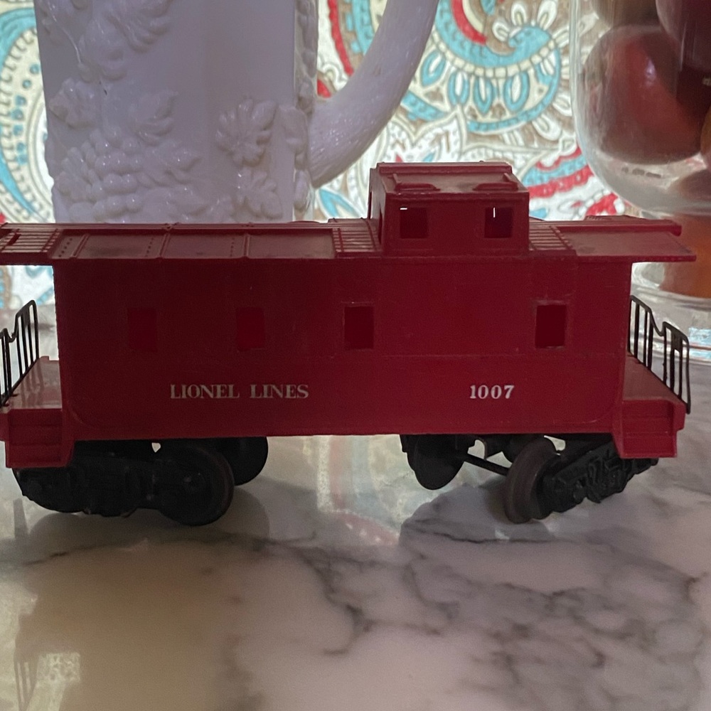 Lionel Lines car 1007 caboose